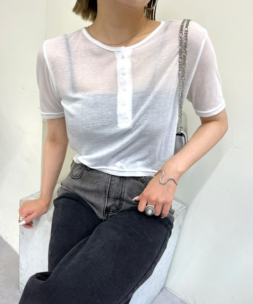 WHO'S WHO gallery(フーズフーギャラリー)の「シアーヘンリーTEE(Tシャツ/カットソー・レディース・ホワイト/ピンク/ブラック・FREE)」の4枚目の写真