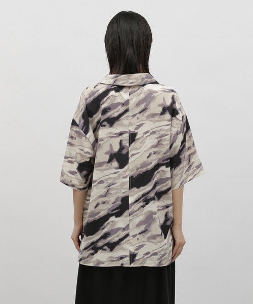 LAKOLE(ラコレ)の「マーブルプリントオーバーシャツ / 963113(シャツ/ブラウス・レディース・オレンジ/ブラック・SMALL/MEDIUM)」の5枚目の写真