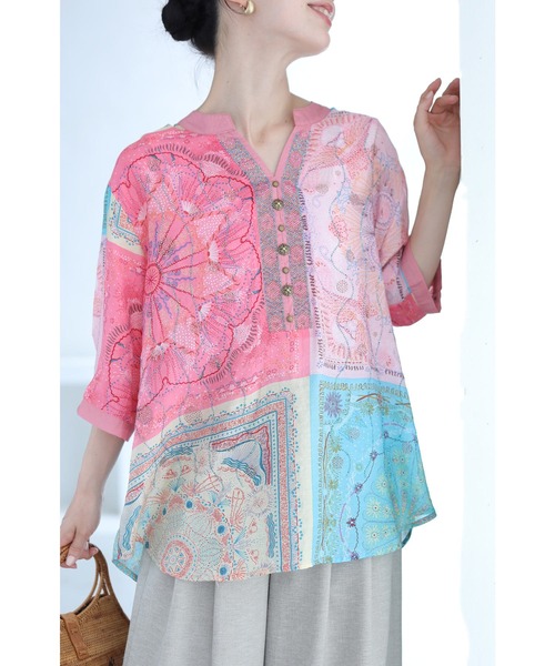 cawaii(カワイイ)の「ビジューがキラキラ輝くエスニック調シアーブラウストップス(シャツ/ブラウス・レディース・ピンク・FREE)」の1枚目の写真