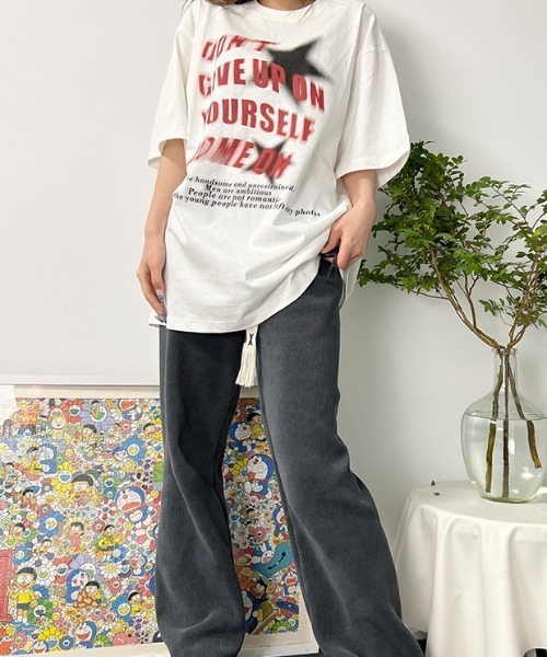 Achic(アシック)の「レトロ英文字ロゴプリント 綿100%半袖Tシャツ オーバーサイズ(Tシャツ/カットソー・レディース・ホワイト/レッド・M)」の5枚目の写真