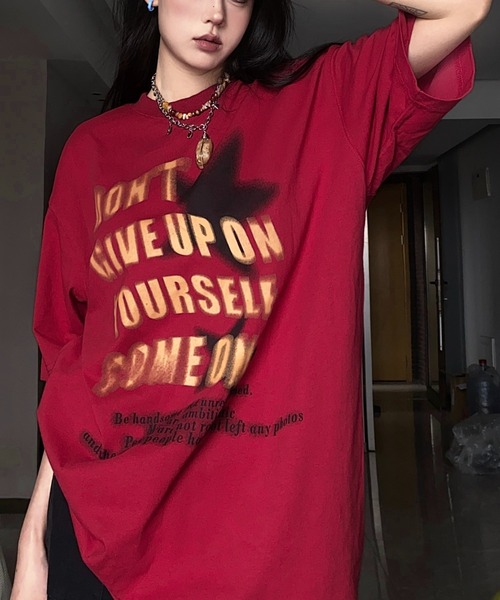 Achic(アシック)の「レトロ英文字ロゴプリント 綿100%半袖Tシャツ オーバーサイズ(Tシャツ/カットソー・レディース・ホワイト/レッド・M)」の17枚目の写真