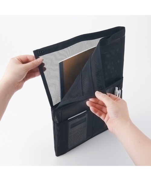 無印良品(ムジルシリョウヒン)の「ナイロンメッシュバッグインバッグ A4サイズ用 タテ型 黒(エコバッグ/サブバッグ・メンズ・ブラック・A4)」の3枚目の写真