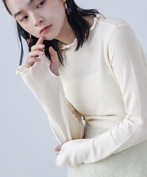 Fashion Letter(ファッションレター)の「指穴付き プチハイネック 長袖カットソー(Tシャツ/カットソー・レディース・グレイッシュベージュ/アイボリー/ブルー/ブラック・M)」の2枚目の写真