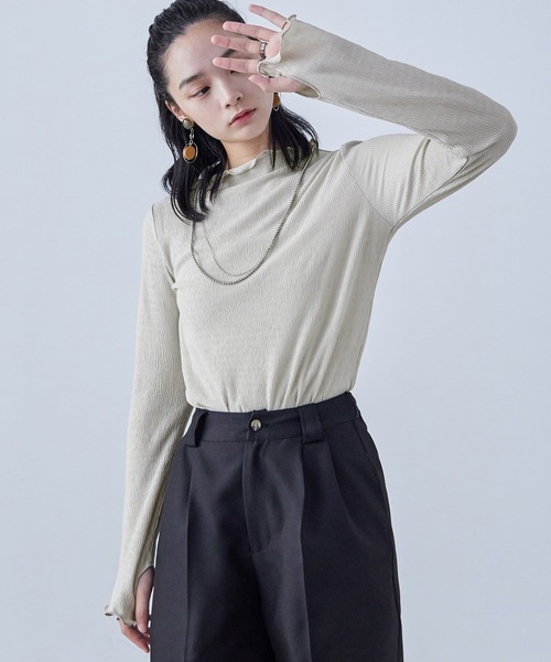 Fashion Letter(ファッションレター)の「指穴付き プチハイネック 長袖カットソー(Tシャツ/カットソー・レディース・グレイッシュベージュ/アイボリー/ブルー/ブラック・M)」の3枚目の写真