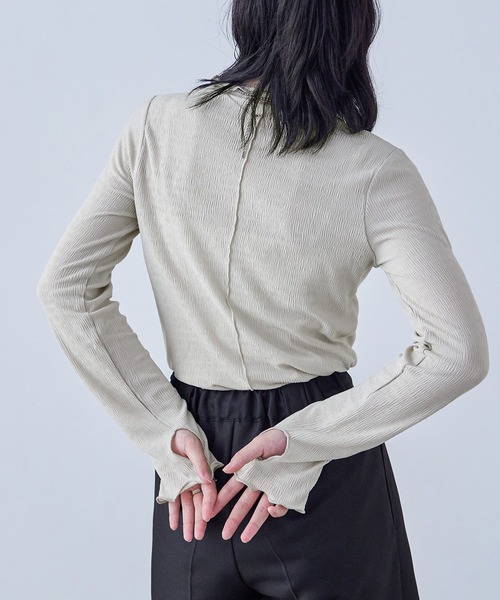 Fashion Letter(ファッションレター)の「指穴付き プチハイネック 長袖カットソー(Tシャツ/カットソー・レディース・グレイッシュベージュ/アイボリー/ブルー/ブラック・M)」の13枚目の写真