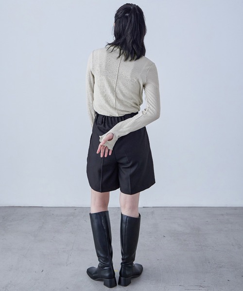 Fashion Letter(ファッションレター)の「指穴付き プチハイネック 長袖カットソー(Tシャツ/カットソー・レディース・グレイッシュベージュ/アイボリー/ブルー/ブラック・M)」の18枚目の写真