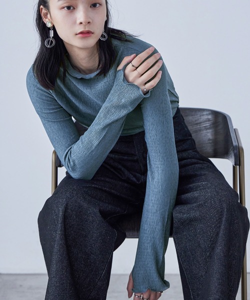 Fashion Letter(ファッションレター)の「指穴付き プチハイネック 長袖カットソー(Tシャツ/カットソー・レディース・グレイッシュベージュ/アイボリー/ブルー/ブラック・M)」の21枚目の写真