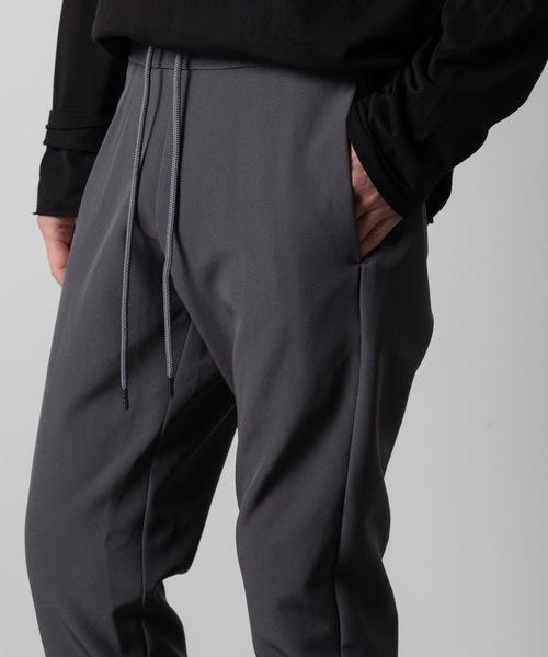 ATTACHMENT（アタッチメント）の「PE ハイカウントダブルクロス ジョガーパンツ / PE HIGH COUNT DOUBLE CLOTH JOGGER PANTS（その他パンツ・メンズ・グレー/ブラック・1/3/2/4）」の9枚目の写真