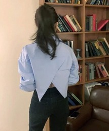 【URGE：】クロップド丈 バッククロススリット シャツ