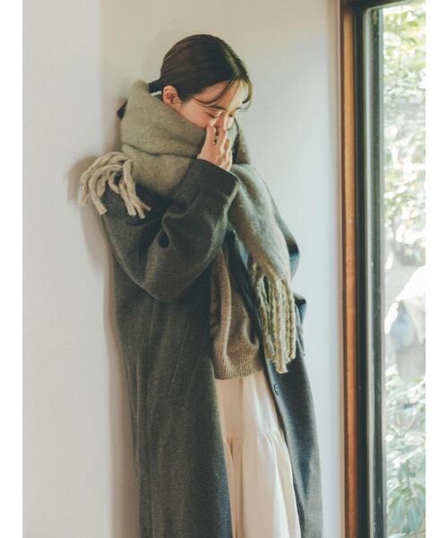 Samansa Mos2 blue（サマンサモスモスブルー）の「【Rina×blue】バイカラーストール（ストール/ショール・レディース・チャコールグレー/ブラウン/カーキ・F）」の3枚目の写真