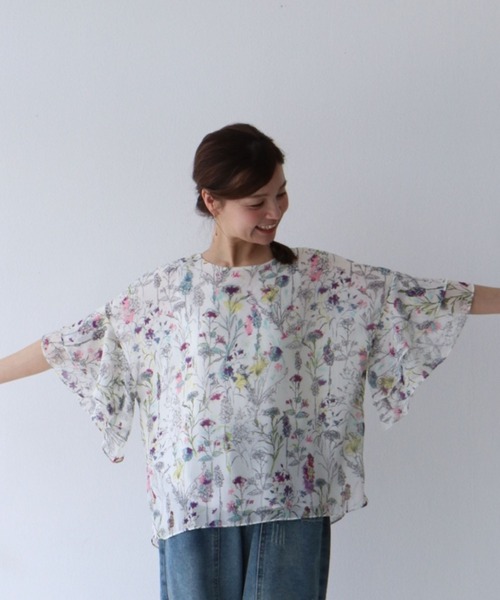 sanpo kuschel(サンポクシェル)の「フレア袖と花の塗り絵トップス(Tシャツ/カットソー・レディース・ホワイト・FREE)」の5枚目の写真