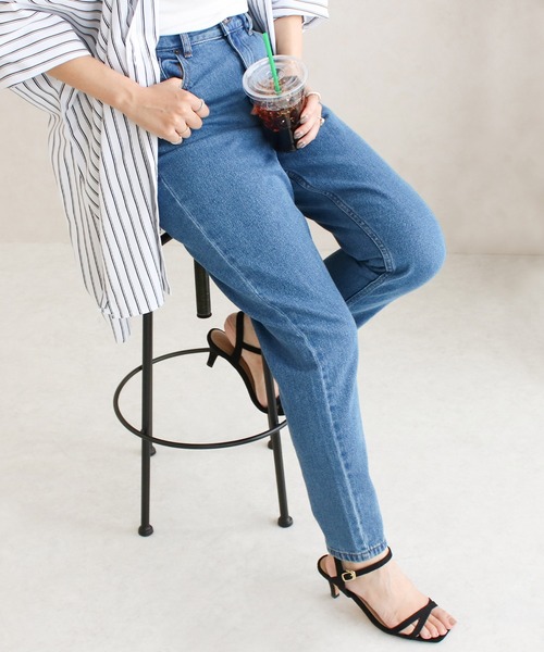 Social GIRL(ソーシャルガール)の「デニムテーパードパンツ(デニムパンツ・レディース・ブラック/ブルー/アイボリー・M/L)」の1枚目の写真