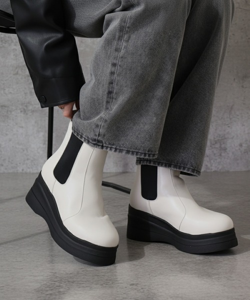 LOVEHUNTER(ラブハンター)の「LOVEHUNTER 厚底 ブーツ(ブーツ・レディース・アイボリー系2/アイボリー系1/ブラック系2/ブラック系1/ブラック/アイボリー・43/LL/S/42/41/L/40/SS/M/44)」の5枚目の写真