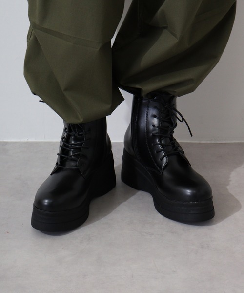 LOVEHUNTER(ラブハンター)の「LOVEHUNTER 厚底 ブーツ(ブーツ・レディース・アイボリー系2/アイボリー系1/ブラック系2/ブラック系1/ブラック/アイボリー・43/LL/S/42/41/L/40/SS/M/44)」の9枚目の写真