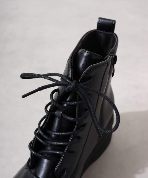 LOVEHUNTER(ラブハンター)の「LOVEHUNTER 厚底 ブーツ(ブーツ・レディース・アイボリー系2/アイボリー系1/ブラック系2/ブラック系1/ブラック/アイボリー・43/LL/S/42/41/L/40/SS/M/44)」の16枚目の写真