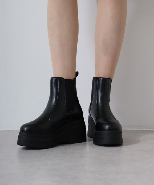 LOVEHUNTER(ラブハンター)の「LOVEHUNTER 厚底 ブーツ(ブーツ・レディース・アイボリー系2/アイボリー系1/ブラック系2/ブラック系1/ブラック/アイボリー・43/LL/S/42/41/L/40/SS/M/44)」の10枚目の写真