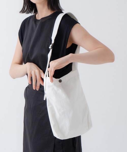 kha:ki（カーキ）の「「KHA:KI/カーキ」ミリタリーサコッシュ MID（ショルダーバッグ・レディース・ブラック/ホワイト/カーキ/ベージュ・FREE）」の11枚目の写真