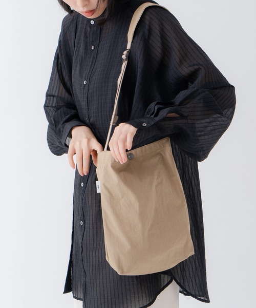 kha:ki（カーキ）の「「KHA:KI/カーキ」ミリタリーサコッシュ MID（ショルダーバッグ・レディース・ブラック/ホワイト/カーキ/ベージュ・FREE）」の12枚目の写真