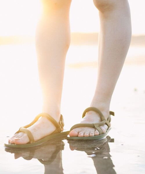 mont-bell（モンベル）の「【別注】mont-bell / ロックオンサンダル (WOMEN)（サンダル・レディース・ブラウン系その他5/グリーン・X-SMALL/SMALL）」の2枚目の写真