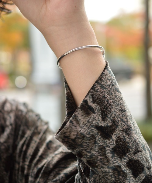 BROTHERHOOD（ブラザーフッド）の「【BROTHERHOOD】ボール＆Tバー バングル「サージカルステンレス316L」（バングル/リストバンド・メンズ・シルバー・FREE）」の6枚目の写真