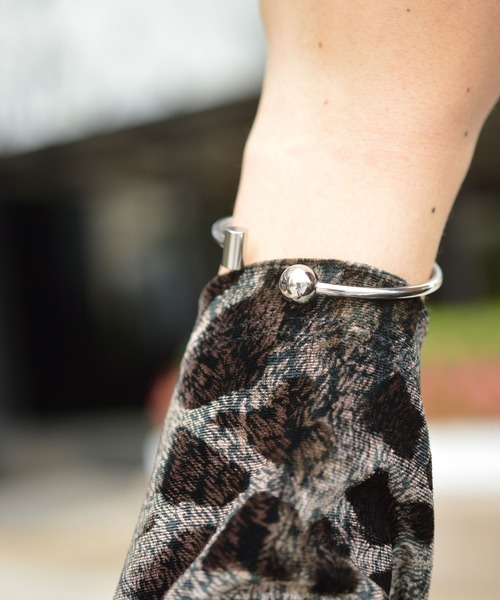 BROTHERHOOD（ブラザーフッド）の「【BROTHERHOOD】ボール＆Tバー バングル「サージカルステンレス316L」（バングル/リストバンド・メンズ・シルバー・FREE）」の7枚目の写真