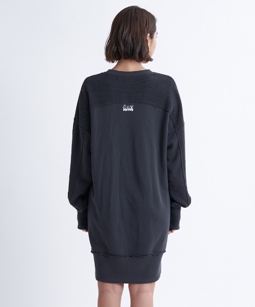 ROXY（ロキシー）の「HUGGABLE/ロキシーヘリンボーン裏毛リラクシングシルエットロングスウェットワンピース（ワンピース・レディース・ブラック系その他/グレー/ブラック・SMALL/LARGE/MEDIUM）」の7枚目の写真
