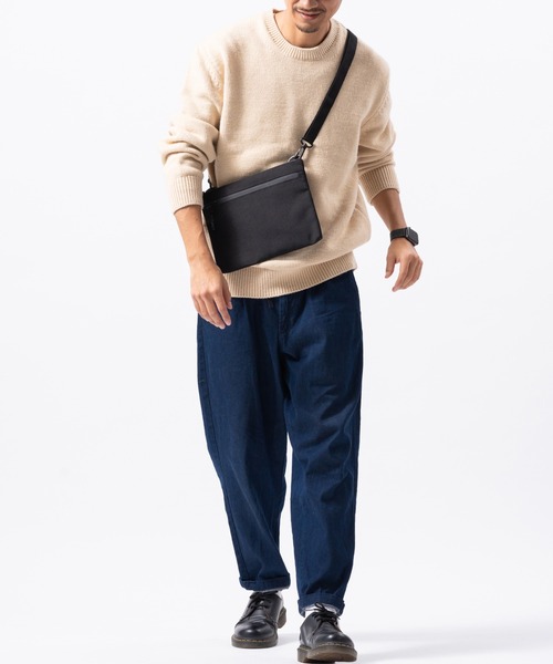 MURA(ムラ)の「R-PET(リサイクルポリエステル) 撥水 抗菌 サステナブル サコッシュ(ショルダーバッグ・メンズ・ブラック/グレー/サンドグレー・FREE)」の4枚目の写真