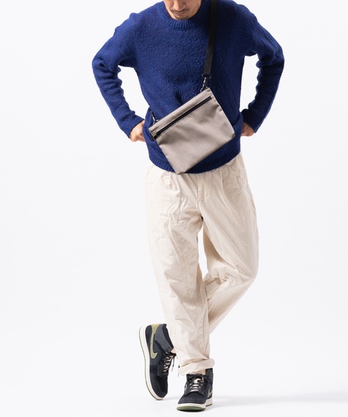 MURA(ムラ)の「R-PET(リサイクルポリエステル) 撥水 抗菌 サステナブル サコッシュ(ショルダーバッグ・メンズ・ブラック/グレー/サンドグレー・FREE)」の8枚目の写真