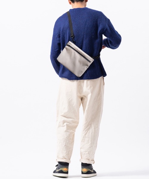 MURA(ムラ)の「R-PET(リサイクルポリエステル) 撥水 抗菌 サステナブル サコッシュ(ショルダーバッグ・メンズ・ブラック/グレー/サンドグレー・FREE)」の9枚目の写真