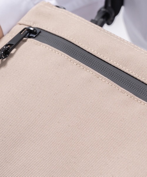MURA(ムラ)の「R-PET(リサイクルポリエステル) 撥水 抗菌 サステナブル サコッシュ(ショルダーバッグ・メンズ・ブラック/グレー/サンドグレー・FREE)」の14枚目の写真