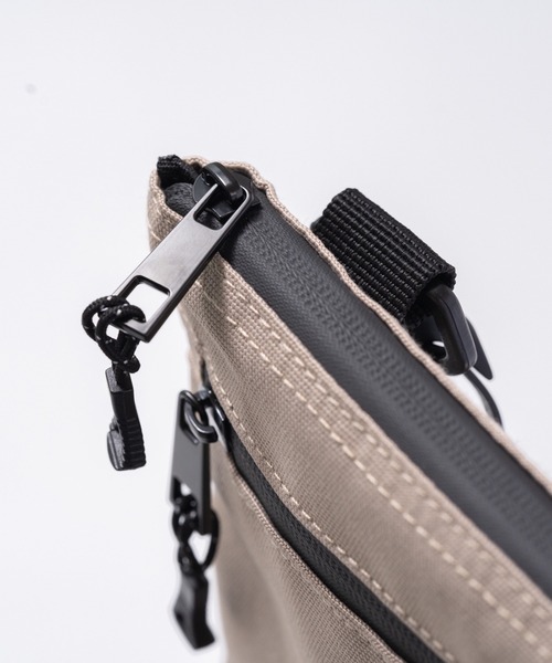 MURA(ムラ)の「R-PET(リサイクルポリエステル) 撥水 抗菌 サステナブル サコッシュ(ショルダーバッグ・メンズ・ブラック/グレー/サンドグレー・FREE)」の15枚目の写真