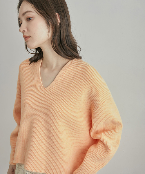 ROPE'（ロペ）の「畦編みVネックニット（ニット/セーター・レディース・ホワイト/ネイビー/ピンク/イエロー・FREE）」の4枚目の写真