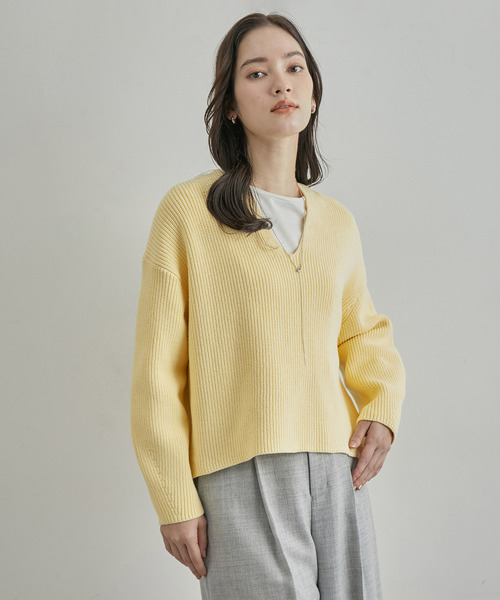 ROPE'（ロペ）の「畦編みVネックニット（ニット/セーター・レディース・ホワイト/ネイビー/ピンク/イエロー・FREE）」の3枚目の写真