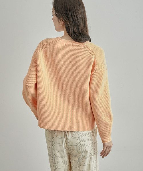 ROPE'（ロペ）の「畦編みVネックニット（ニット/セーター・レディース・ホワイト/ネイビー/ピンク/イエロー・FREE）」の13枚目の写真