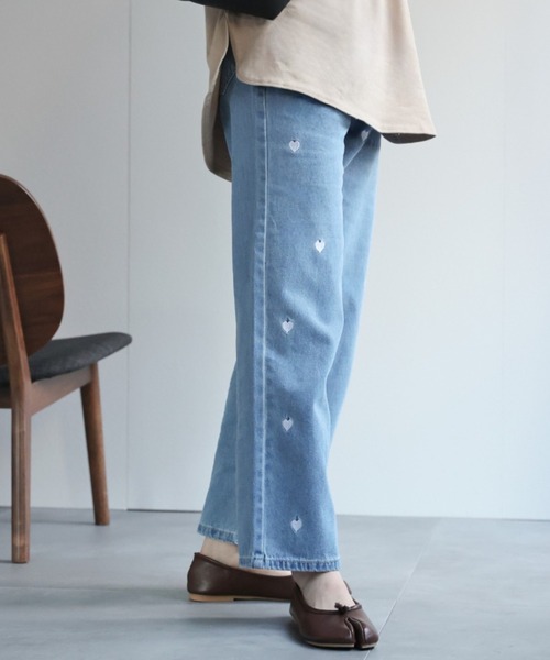 sakishimatokyo（サキシマトーキョー）の「【3サイズ展開】ハート刺しゅうデニムパンツ/ジーンズ（デニムパンツ・レディース・ブルー/ライトブルー・MEDIUM/SMALL/LARGE）」の20枚目の写真