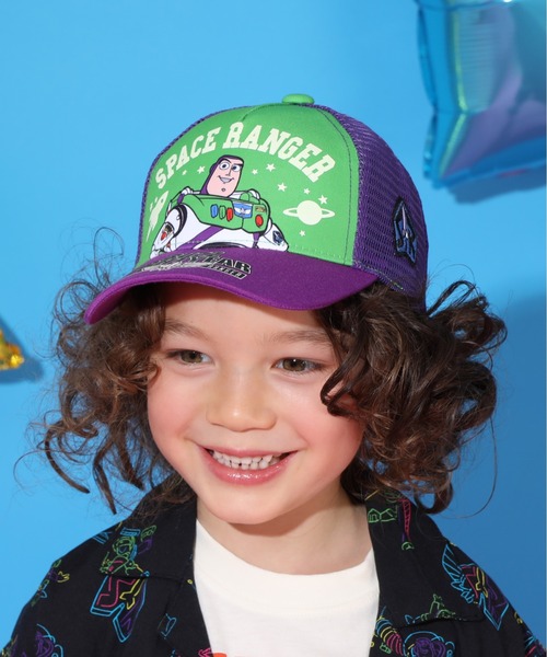 Disney(ディズニー)の「ディズニー トイストーリー BUZZ 蓄光 メッシュキャップ 9276(キャップ・キッズ・パープル・M size)」の1枚目の写真