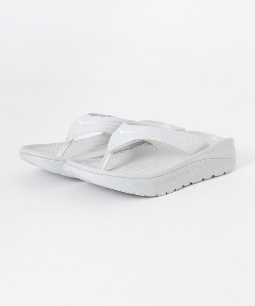 HOKA（ホカ）の「HOKA ONE ONE　M ORA RECOVERY FLIP（サンダル・メンズ・ライトグレー/ブラック・26/27/28/29）」の3枚目の写真