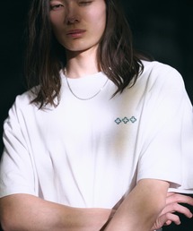 mt8984- One Point Logo Embroidered Tee Tシャツ