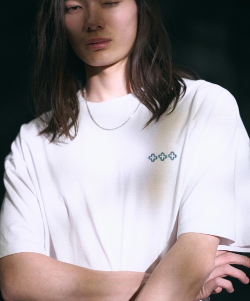 THEOREM(セオレム)の「mt8984- One Point Logo Embroidered Tee Tシャツ(Tシャツ/カットソー・メンズ・ホワイト×ブラック/ホワイト×グレー/ホワイト系その他/ホワイト系その他2・S/M/L/XL/XS/XXL)」の3枚目の写真