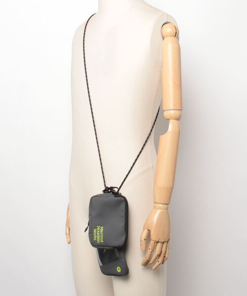 MARMOT（マーモット）の「Marmot/マーモット　マーモットマウンテンワークス ポータブル ショルダーポーチ　Marmot Mountain Works Portable Shoulder Pouch（ショルダーバッグ・メンズ・ブラック/オリーブ/グレー・FREE）」の9枚目の写真