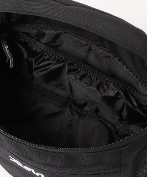 X-girl（エックスガール）の「MILLS LOGO HIP BAG（ボディバッグ/ウエストポーチ・レディース・ブラック・ONE SIZE）」の4枚目の写真