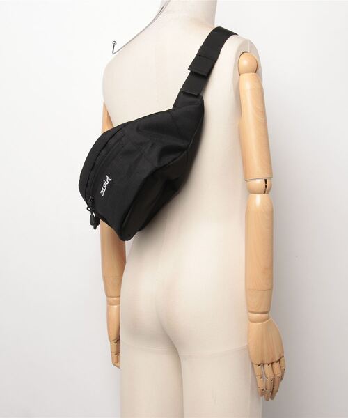 X-girl（エックスガール）の「MILLS LOGO HIP BAG（ボディバッグ/ウエストポーチ・レディース・ブラック・ONE SIZE）」の5枚目の写真