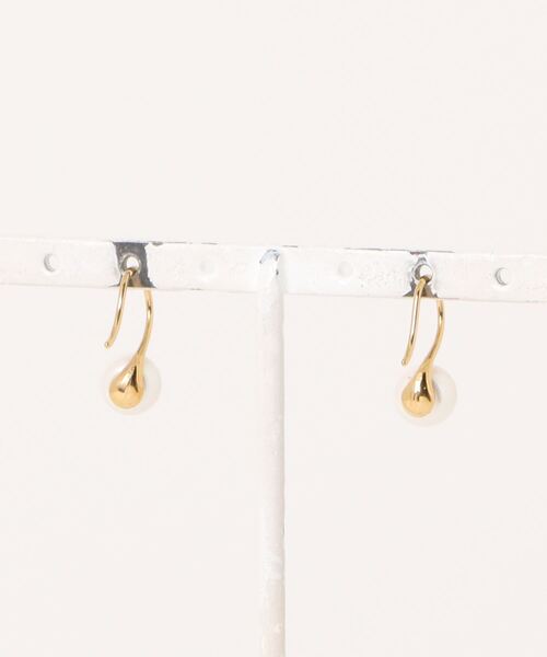 novice（ノーヴィス）の「【novice】Pearl Hook Pierce［Stainless］（ピアス（両耳用）・レディース・ゴールド/シルバー・FREE）」の3枚目の写真