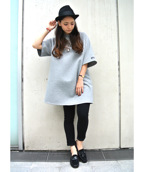 X-girl(エックスガール)の「SPORTY SWEAT BIG TOP(チュニック・レディース・ブラック/アッシュ・ONE SIZE)」の1枚目の写真