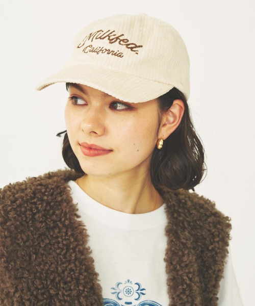 MILKFED.（ミルクフェド）の「CHAIN STITCH LOGO CAP（キャップ・レディース・オフホワイト/ピンク/チャコール・ONE SIZE）」の5枚目の写真