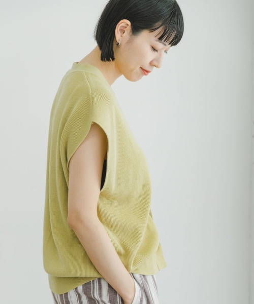 ITEMS URBANRESEARCH(アイテムズ アーバンリサーチ)の「Vネックニットベスト(ベスト・レディース・モカ/ブラウン/イエロー系その他・FREE)」の3枚目の写真