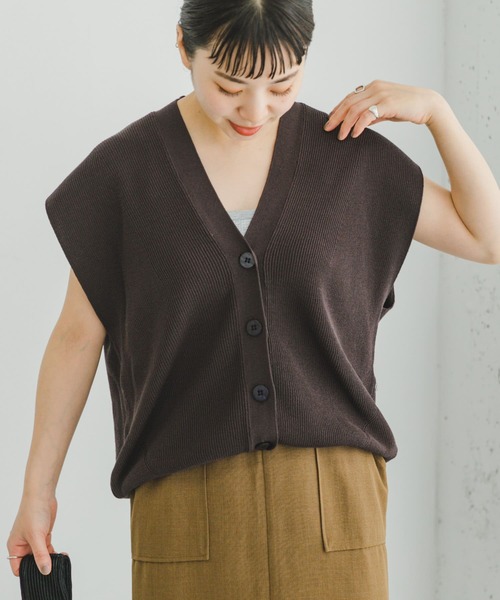 ITEMS URBANRESEARCH(アイテムズ アーバンリサーチ)の「Vネックニットベスト(ベスト・レディース・モカ/ブラウン/イエロー系その他・FREE)」の1枚目の写真