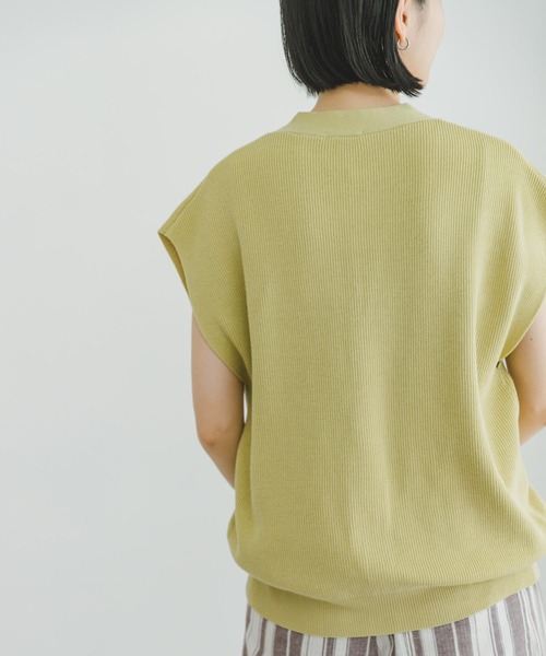 ITEMS URBANRESEARCH(アイテムズ アーバンリサーチ)の「Vネックニットベスト(ベスト・レディース・モカ/ブラウン/イエロー系その他・FREE)」の21枚目の写真