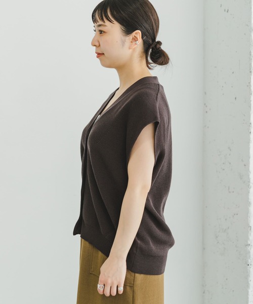 ITEMS URBANRESEARCH(アイテムズ アーバンリサーチ)の「Vネックニットベスト(ベスト・レディース・モカ/ブラウン/イエロー系その他・FREE)」の16枚目の写真