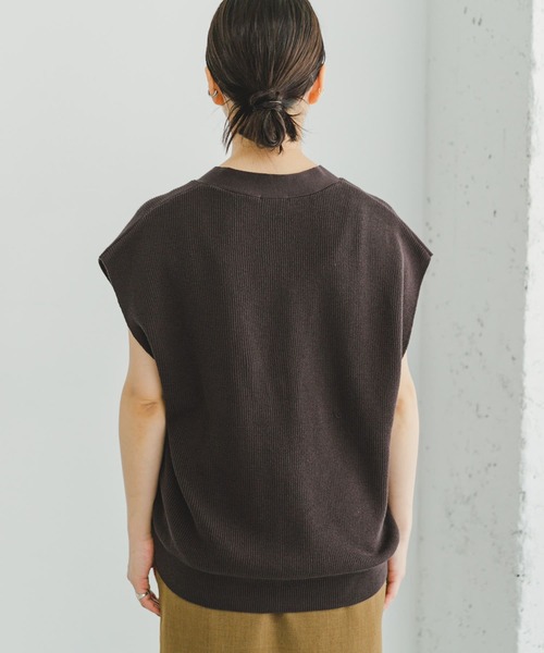 ITEMS URBANRESEARCH(アイテムズ アーバンリサーチ)の「Vネックニットベスト(ベスト・レディース・モカ/ブラウン/イエロー系その他・FREE)」の15枚目の写真